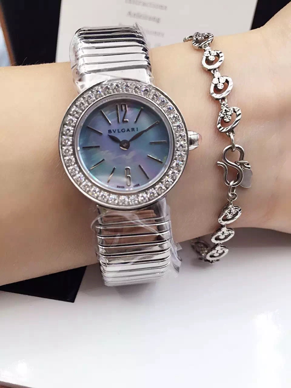 ブルガリ時計正面デザイン